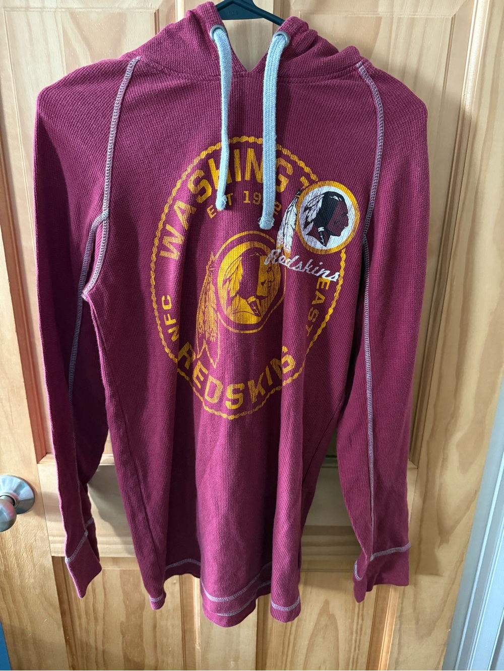 Like New, Women’s Size Small NFL Washington Redskins Long Sleeve Hoodie Shirt